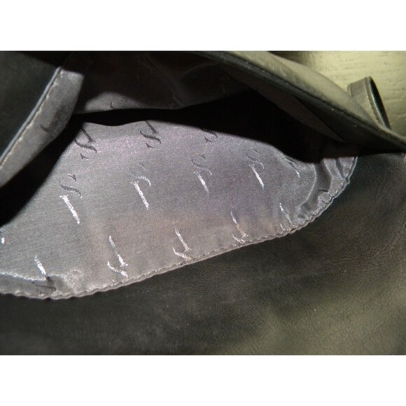 Simply Vera Remsen Crossbody Bag - Picture 4 of 11